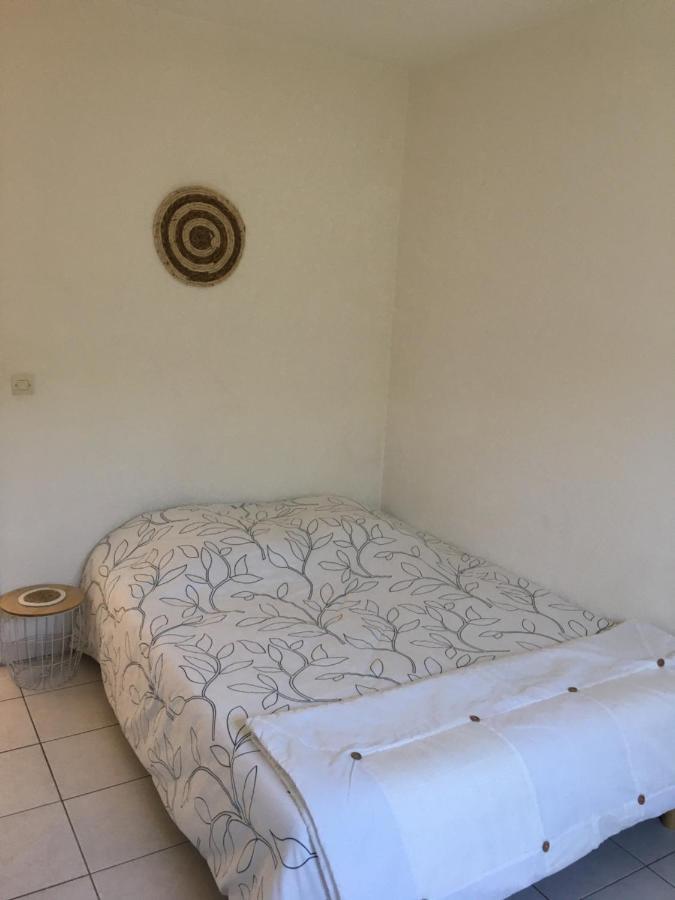 Proche Narbonne - AUDE 11- Saint pierre la Mer - ravissant pavillon plain pied F2- vaste terrasse - résidence avec piscine à 800M de la plage -Climatisé- parking privé - wifi gratuit Saint-Pierre-la-Mer (Aude) Exterior foto