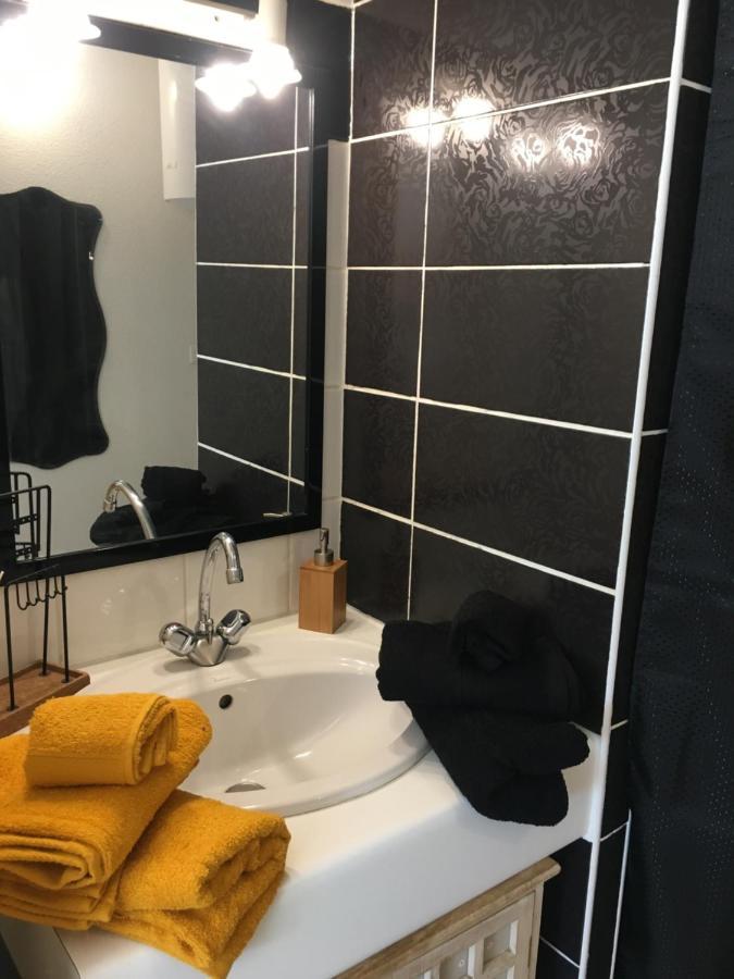 Proche Narbonne - AUDE 11- Saint pierre la Mer - ravissant pavillon plain pied F2- vaste terrasse - résidence avec piscine à 800M de la plage -Climatisé- parking privé - wifi gratuit Saint-Pierre-la-Mer (Aude) Exterior foto