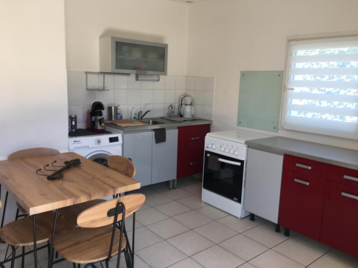 Proche Narbonne - AUDE 11- Saint pierre la Mer - ravissant pavillon plain pied F2- vaste terrasse - résidence avec piscine à 800M de la plage -Climatisé- parking privé - wifi gratuit Saint-Pierre-la-Mer (Aude) Exterior foto