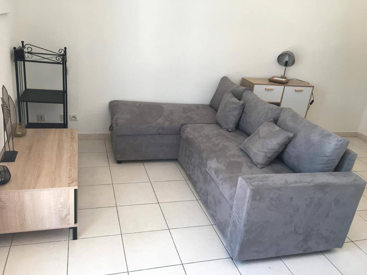 Proche Narbonne - AUDE 11- Saint pierre la Mer - ravissant pavillon plain pied F2- vaste terrasse - résidence avec piscine à 800M de la plage -Climatisé- parking privé - wifi gratuit Saint-Pierre-la-Mer (Aude) Exterior foto